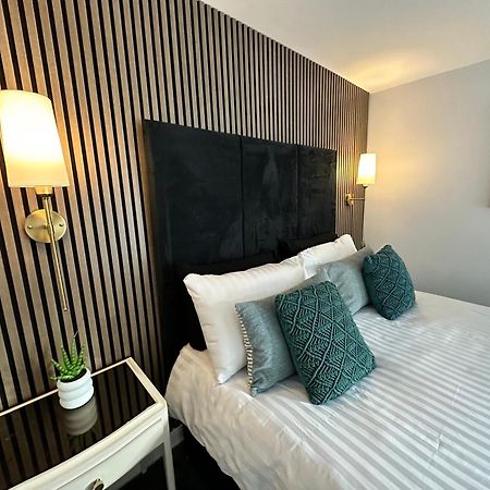 Waterside Mufc & Trafford Centre Townhouse 4 Bedroom Free Parking แมนเชสเตอร์ ภายนอก รูปภาพ
