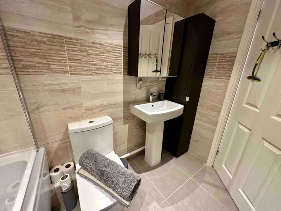 Waterside Mufc & Trafford Centre Townhouse 4 Bedroom Free Parking แมนเชสเตอร์ ภายนอก รูปภาพ