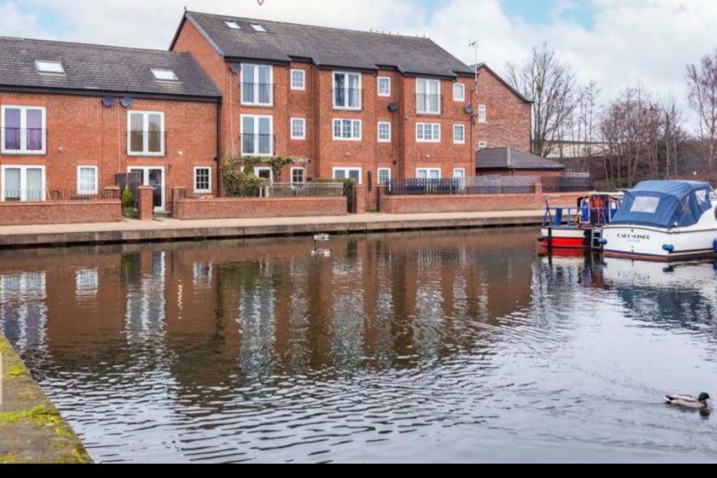 Waterside Mufc & Trafford Centre Townhouse 4 Bedroom Free Parking แมนเชสเตอร์ ภายนอก รูปภาพ