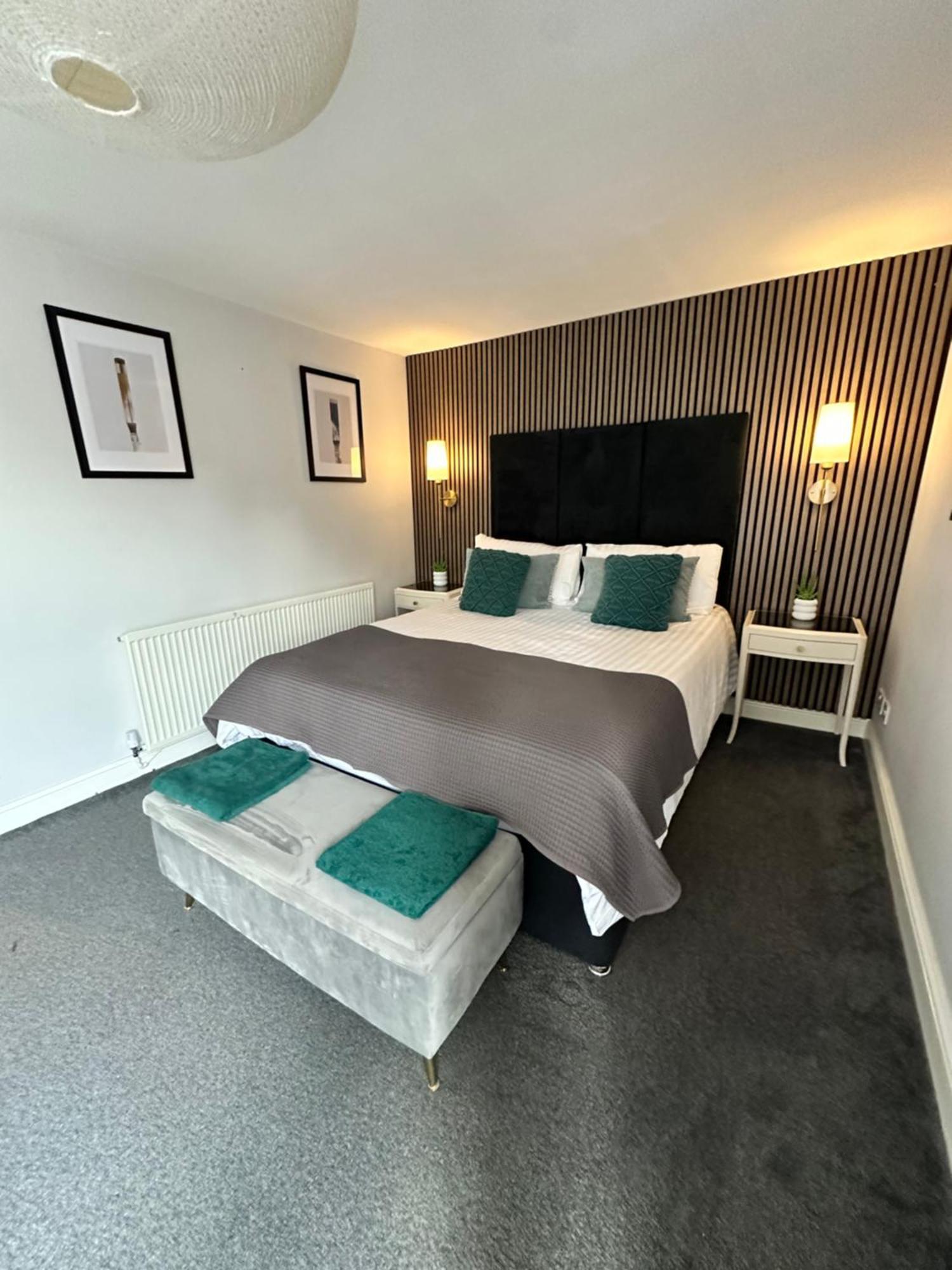 Waterside Mufc & Trafford Centre Townhouse 4 Bedroom Free Parking แมนเชสเตอร์ ภายนอก รูปภาพ